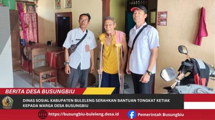 Dinsos Buleleng Serahkan Tongkat Ketiak kepada Warga Desa Busungbiu